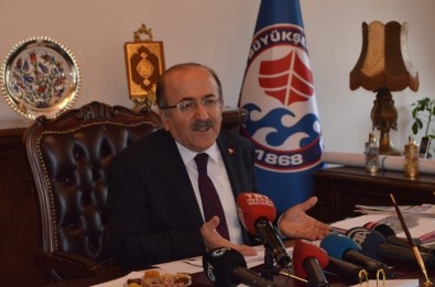 Başkan Gümrükçüoğlu Yıkımı Süren Hüseyin Avni Aker Stadyumu'nun Yerine Yapılacak Projeyle İlgili Konuştu