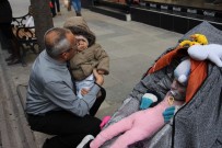 CANSIZ MANKEN - Bebek Arabasında İlginç Şov