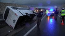 Beşiktaş Taraftarını Taşıyan Otobüs Refüje Devrildi Açıklaması 8 Yaralı