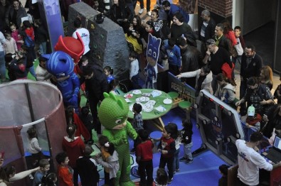 Forum Mersin'de 'Pijamaskeliler' Rüzgarı