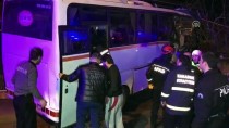 SERVİS OTOBÜSÜ - İşçi Servisi Eve Çarptı Açıklaması 4 Ölü, 2 Yaralı