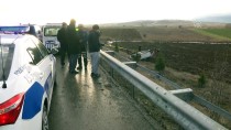 DUMLUPıNAR ÜNIVERSITESI - Kütahya'da Otomobil Şarampole Devrildi Açıklaması 2 Ölü