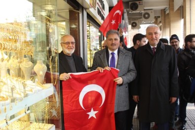 Malatya'da 44 Bin Türk Bayrağı Dağıtıldı