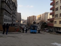 Mardin'de Kamyonun Çarptığı Direk Devrildi