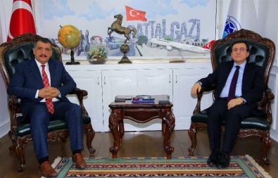Başkan Gürkan'dan Rektör Kızılay'a Övgü