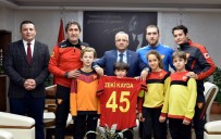 ALI YıLDıRıM - Başkan Kayda'ya Göztepe Forması