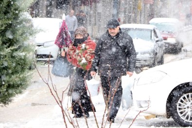 Kar Yağışı Yozgat'ı Beyaza Bürüdü