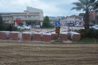 KALDIRIMLAR - Parke Taşları Yenileniyor