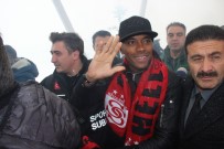 ROBERTO CARLOS - Robinho'ya Sivas'ta coşkulu karşılama