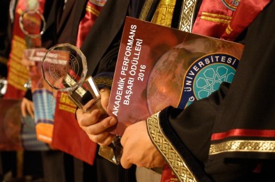 Uludağ'ın Başarılı Akademisyenlerine Ödül