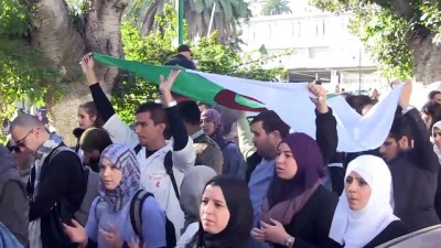 Cezayir'de Stajyer Doktorlardan Eylem