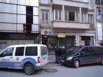 Taksim'de Bir Evi Mesken Tutan Tinerciler Gözaltına Alındı