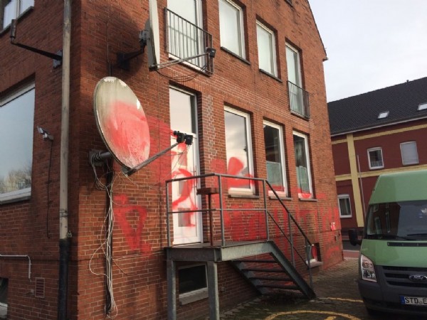 Almanya'da camilere saldırılar sürüyor