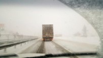Adana'da Kar Yağışı Otoyolda Ulaşımı Tek Yönlü Kapattı