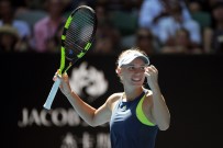 CAROLİNE WOZNİACKİ - Avustralya Açık'ta Kadınla Finalin Adı Halep - Wozniacki Oldu