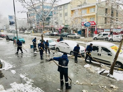 Erzincan Belediyesinin 24 Saatlik Kar Mesaisi