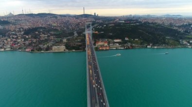 İstanbul Boğazı Turkuaza Boyandı