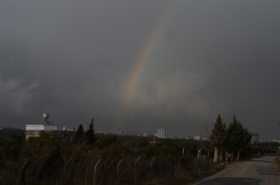 Kilis'ten Suriye'ye Uzanan Gökkuşağı Böyle Görüntülendi
