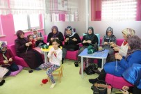 Mehmetçik İçin Kazak, Atkı Ve Bere Örüyorlar