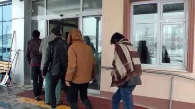 Mehmetçik'ten Aç Kalan Kaçak Göçmenlere Sıcak Çorba