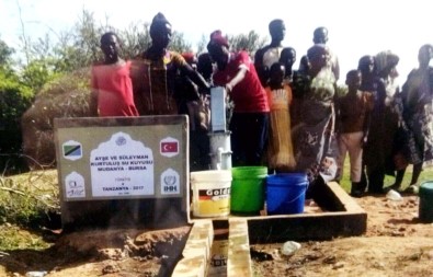 Mudanyalılar Afrika'da Su Kuyusu Açtı