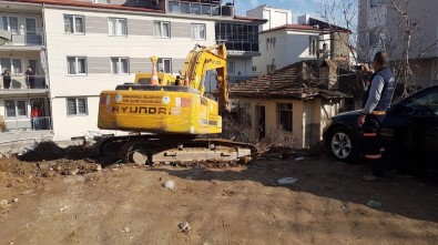 Pamukkale'de Metruk Binalar Yıkılıyor