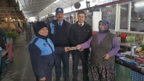 KAZANCı - Pazarda Bulduğu İçi Para Dolu Cüzdanı Zabıtaya Teslim Etti