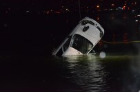 MEHMET YAPıCı - Polis Aracı Denize Düştü Açıklaması 1 Kayıp, 1 Yaralı