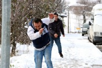 TIR ŞOFÖRÜ - Sakarya'da Beklenen Kar Yağışı Etkisini Gösteriyor