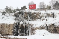 ŞELALE - Sivas'ta Şelale Buz Tuttu