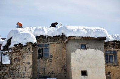 Tunceli'de Kar 116 Köy Yolunu Kapattı