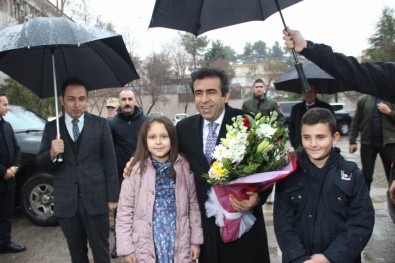 Vali Güzeoğlu, Ergani'de Muhtarlarla Bir Araya Geldi