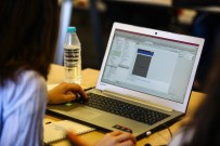 İŞ DANIŞMANI - 100 Kadın Yazılımcı Turkcell'de İşbaşı Yaptı