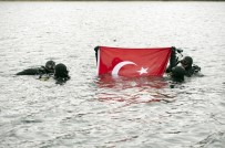 KESIKKÖPRÜ - Afrin Harekatına Destek İçin Suyun 20 Metre Altında Türk Bayrağı Açtılar