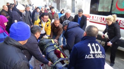 Edremit'te Motosiklet Kamyonetle Çarpıştı Açıklaması 1 Ağır Yaralı