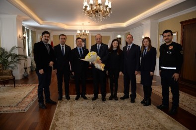 Gümrük Çalışanları Vali Azizoğlu'nu Ziyaret Etti