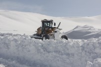 Hakkari'de 16 Köy İle 37 Mezra Yolu Kapandı