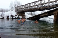 Kar Altında Munzur'da Yüzdüler