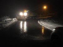 ÜNİVERSİTE KAMPÜSÜ - Kar Ekipleri Köy Yollarını Açık Tutuyor