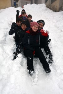 Kar Yağışına En Çok Çocuklar Sevindi