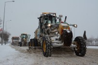 KAR TEMİZLEME - Konya'da Ekipler 31 İlçede 24 Saat Kar Mesaisinde