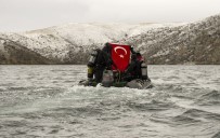 KESIKKÖPRÜ - Afrin Harekatına Destek İçin Suyun 20 Metre Altında Türk Bayrağı Açtılar