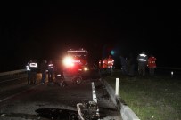 Ayvalık'ta Orta Refüjü Aşan Otomobil Süt Tankerine Çarptı; Feci Kaza; 2 Ölü, 2 Yaralı