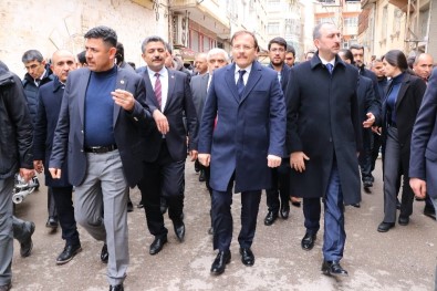 Başbakan Yardımcısı Hakan Çavuşoğlu, Roketin Düştüğü Bölgede