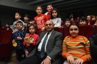 Başkan Hasan Arslan Çocuklarla Film İzledi
