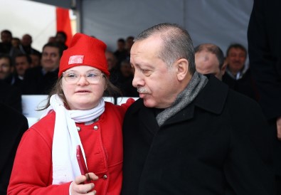 Down Sendromlu Küçük Kızın Erdoğan Sevgisi