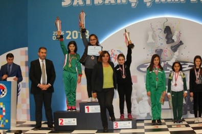 GKV'li Dila Baloğlu Türkiye Satranç Şampiyonu