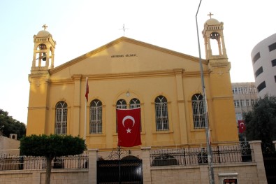 Ortodoks Kilisesinden, Mehmetçiğe Türk Bayraklı Destek