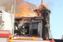 EMNIYET ŞERIDI - Tarihi Ev Alevlere Teslim Oldu