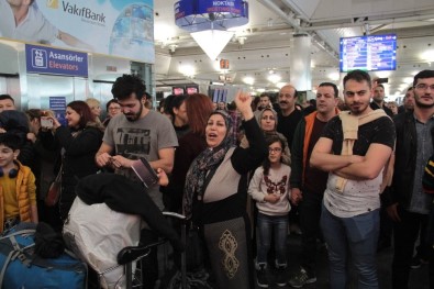 İranlı Yolculardan Atatürk Havalimanı'nda Protesto